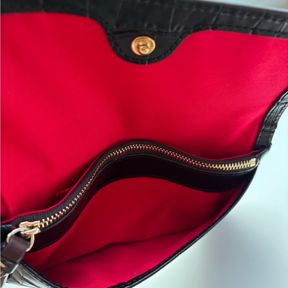 Dooney & Bourke Black Croc Embossed Oakdale Milly wristlet/clutch - Picture 6 of 6